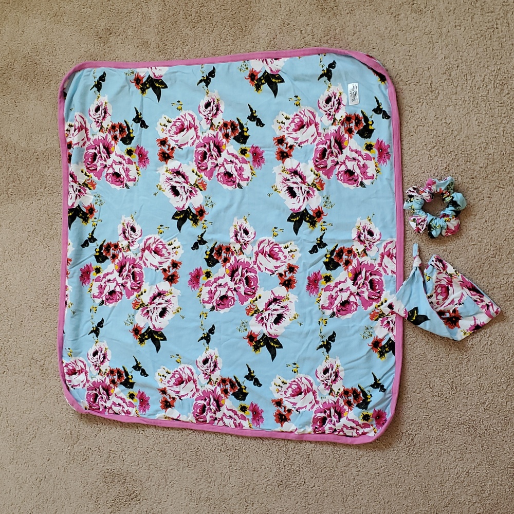 Baby Be Mine Floral Swaddle Set With Matching Scrunchie - Picture 4 of 6